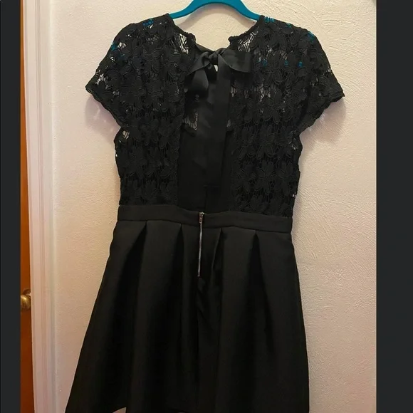 Black dress - Picture 2 of 3